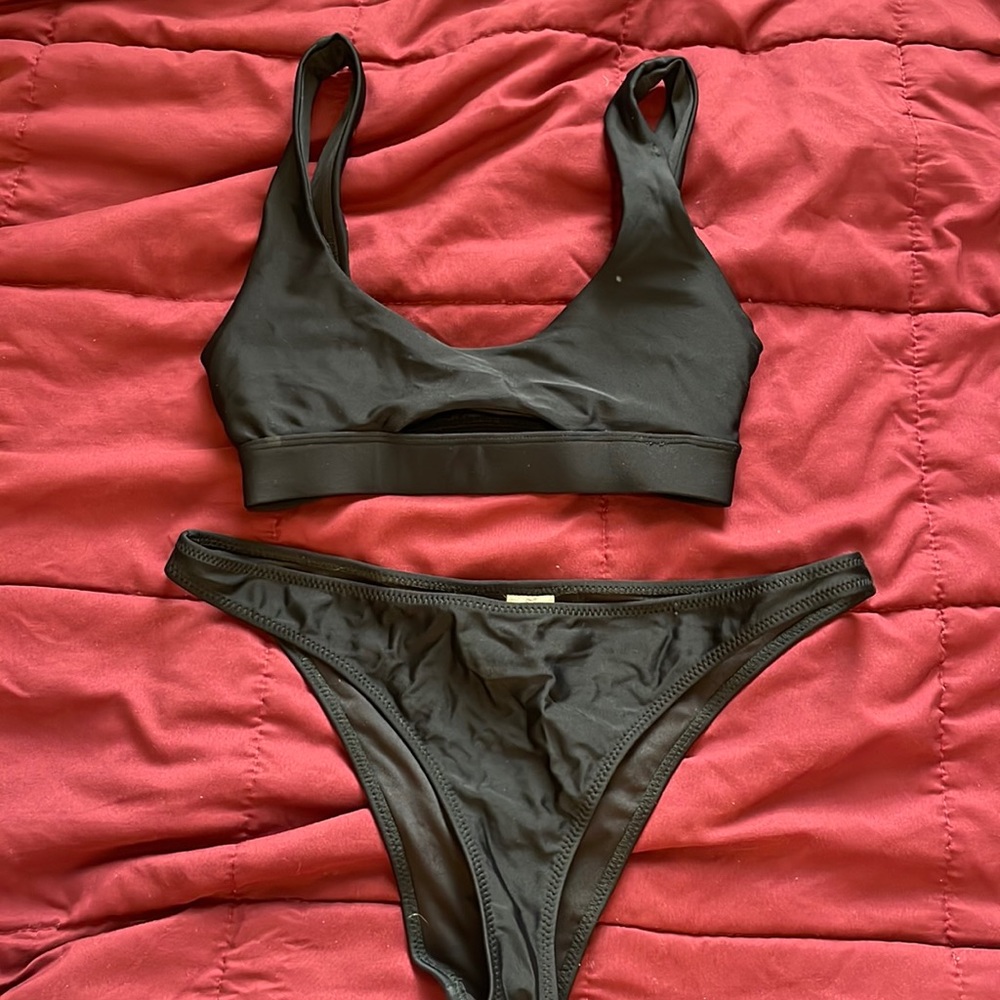 Black forever 21 scoop neck bikini